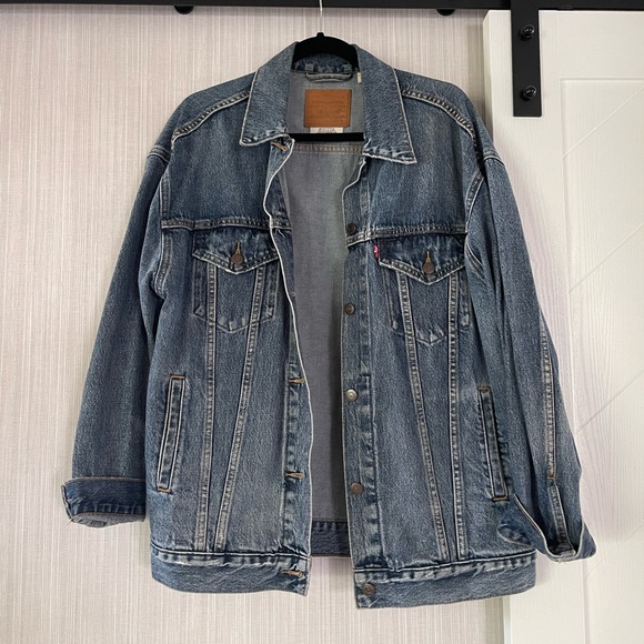 Levi’s Oversized Jean Jacket - Picture 1 of 3